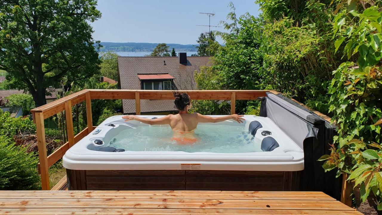 Ferienhaus Wellnesshuette Mit Aussenwhirlpool Und Herrlichem See-Und Alpenblick Uberlingen Luaran gambar