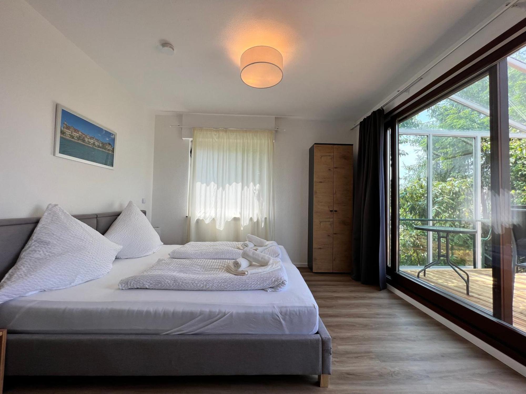 Ferienhaus Wellnesshuette Mit Aussenwhirlpool Und Herrlichem See-Und Alpenblick Uberlingen Luaran gambar