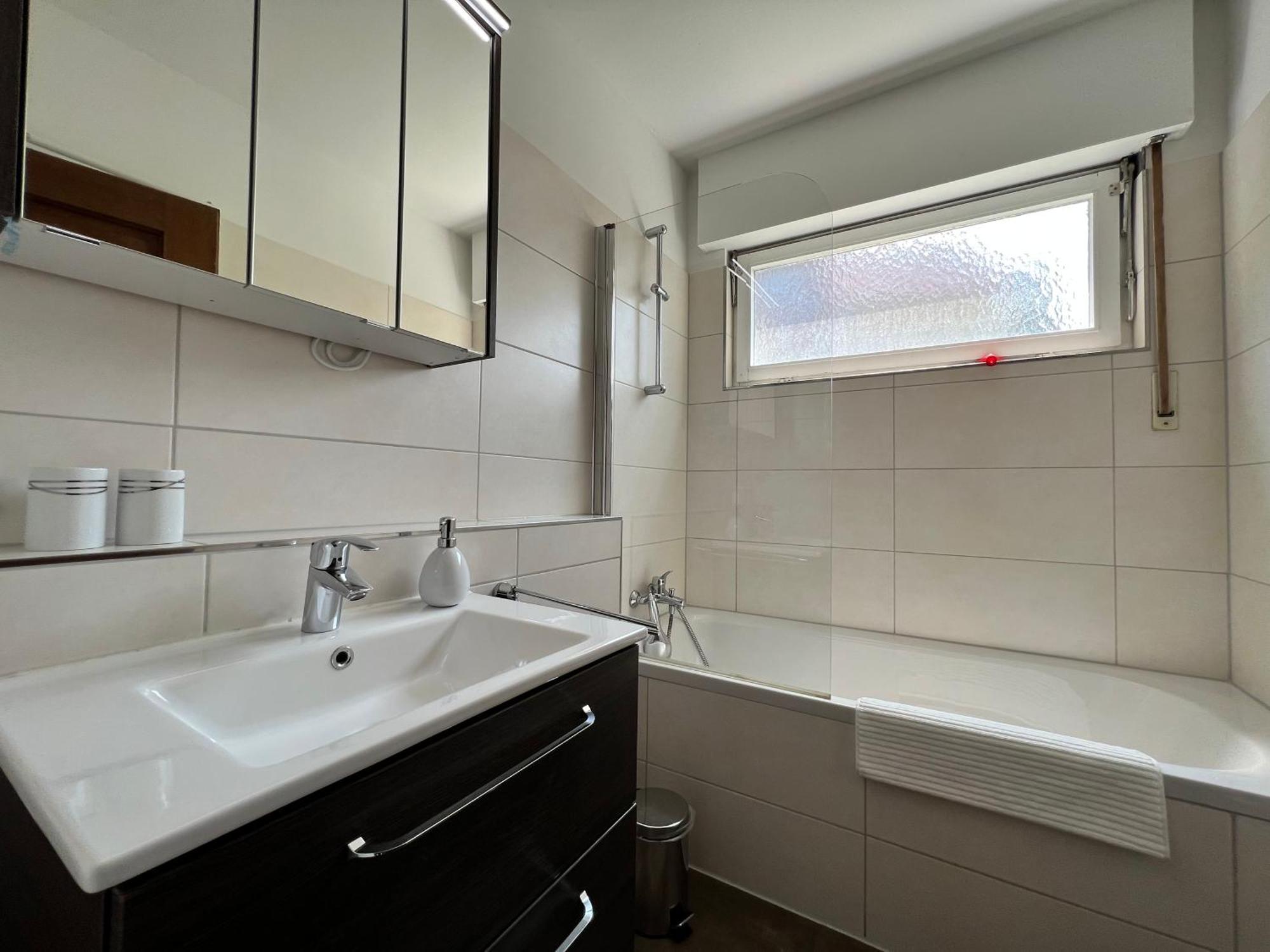 Ferienhaus Wellnesshuette Mit Aussenwhirlpool Und Herrlichem See-Und Alpenblick Uberlingen Luaran gambar